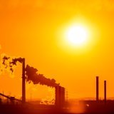 La Cour internationale de justice considère que la protection du climat est liée à un environnement propre et que celui-ci constitue la base du droit fondamental à la vie. Cela pourrait avoir des conséquences lors de futures procédures judiciaires en Suisse également (archives). KEYSTONE/DPA/MARCEL KUSCH